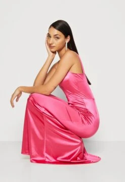 Wal G Nikita V Neck Maxi - Galajurk - Strawberry Pink -Wal G 9b45ac1c3f9d4bdb82d586ae9fba626b scaled