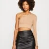Wal G Milly One Sleeve Crop - Longsleeve - Camel