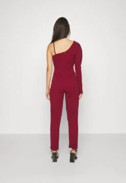 Ciaramin One Sleeve - Jumpsuit - Berry Wine -Wal G 9e7f30be353249cbbfd54fbf4093c7fb scaled