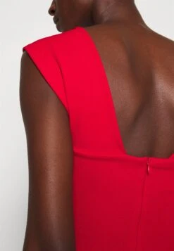 Delila Strap Midi - Etui-Jurk - Red -Wal G a57a19a704c24c05abd1cea620158a56 scaled