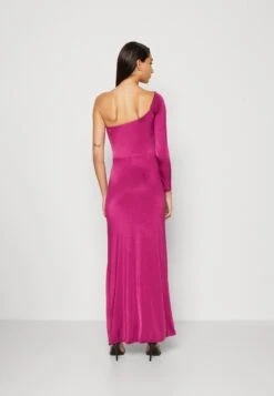 Wal G Arrabella One Sleeve Maxi - Jerseyjurk - Magenta -Wal G a57a5752fead44ddbc164fc49decb4bd scaled