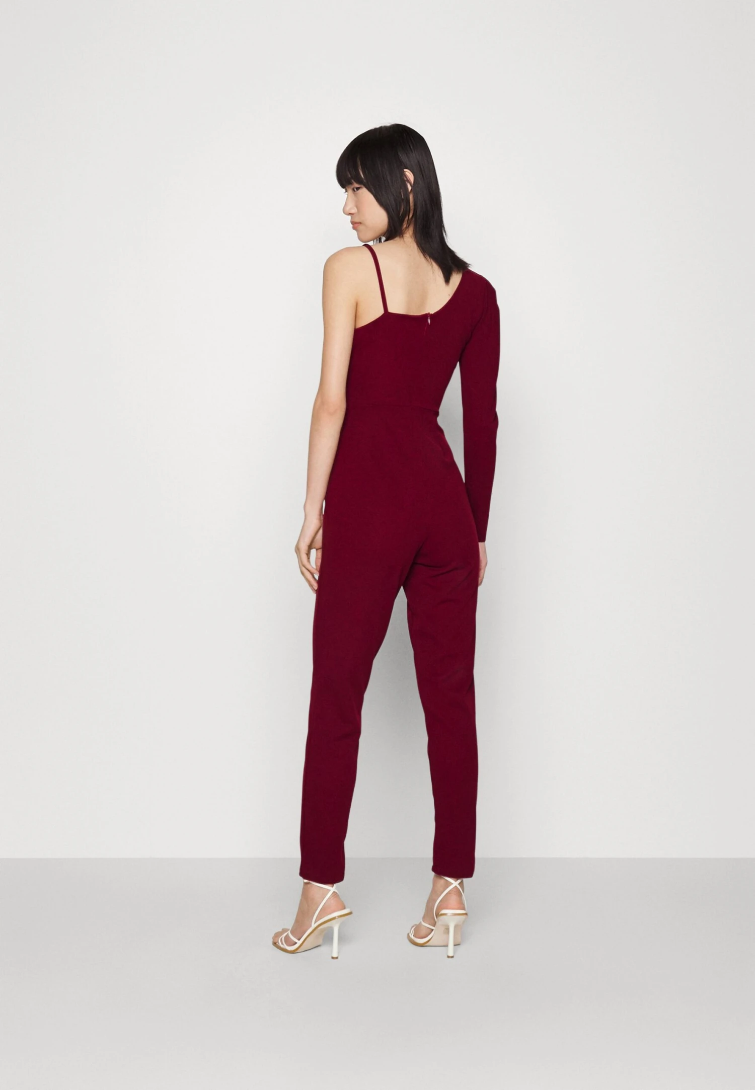 Wal G Ciaramin One Sleeve Jumpsuit - Jumpsuit - Berry Wine 3 Wal G Ciaramin One Sleeve Jumpsuit - Jumpsuit - Berry Wine - Afbeelding 3