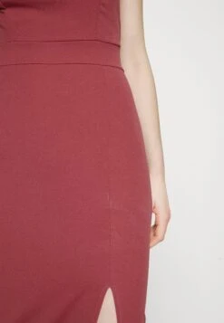 Wal G Treema One Sleeve Maxi - Jerseyjurk - Dark Mauve Pink -Wal G aca94a6d69654b309fda8cbf724ccf24 scaled