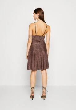 Wal G Exclusive Nye Glitter Mambo Skater - Jerseyjurk - Bronze -Wal G b116c2c07025412f8b1db62d5a1edf67 scaled