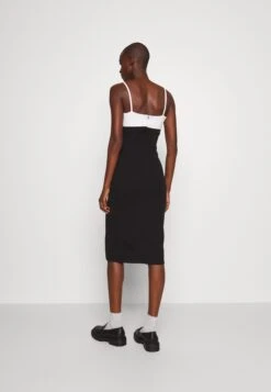 Janya - Jurk - Black/White -Wal G b18f8505d47d4be5908f17c8707f8e95 scaled