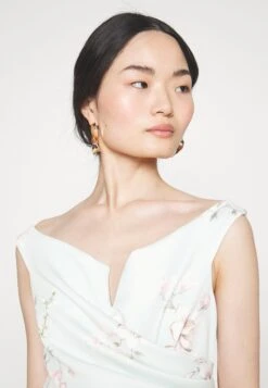 Wedding Kai V Neck Maxi - Galajurk - Sage Green 9 Wedding Kai V Neck Maxi - Galajurk - Sage Green -Wal G b2d5ad03bb89436ca34f7b74e7f11a1c scaled