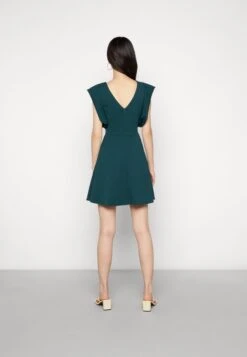 Wal G Lucia V Neck Frill Sleeve Skater Dress - Cocktailjurk - Forest Green -Wal G b51a1052dac344789418668daa69f9af scaled