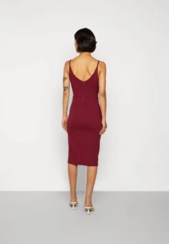 Wal G Strappy Square Neck Midi Dress - Etui-Jurk - Berry Wine -Wal G b6adb423dc974c8d945a32f26ab2c42f scaled
