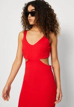 Wal G Brodie Cut Out Midi - Jerseyjurk - Red -Wal G b71c84edc5644468abf2751f97ff3400 scaled