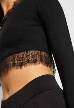 Wal G Jonny Crop - Longsleeve - Black -Wal G bc957bac59054b40b5537d589882b274 scaled