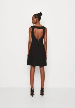 Wal G Valentines Holly Heart Cut Out Skater - Cocktailjurk - Black -Wal G c0e17ae494c84fe7ab576dbdaaf62598 scaled