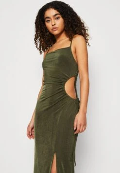 Wal G Grace Cut Out Midi - Jerseyjurk - Olive Green -Wal G c7c0f1aaec47488d8ef09df71420f2ac scaled