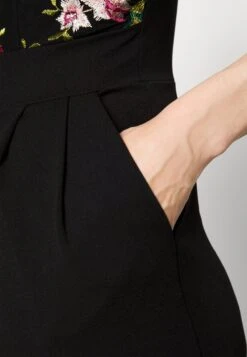 Contrast Plunge - Jumpsuit - Black -Wal G c7ccb288571343d4877214d4fb0db8cd scaled