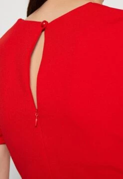 Wal G Brody Curve Neck Skater - Jerseyjurk - Red -Wal G cd0fa8c9b4cc475dba3d9cbfd393b65f scaled