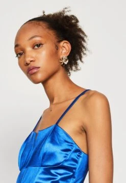 Wal G Saira Midi - Etui-Jurk - Electric Blue -Wal G d43e48abd6324079ba1ad884e5d2ec13 scaled