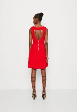 Wal G Valentines Holly Heart Cut Out Skater - Cocktailjurk - Red 8 Wal G Valentines Holly Heart Cut Out Skater - Cocktailjurk - Red -Wal G d5a9ff880e1343b48eb1f6616730b40d scaled