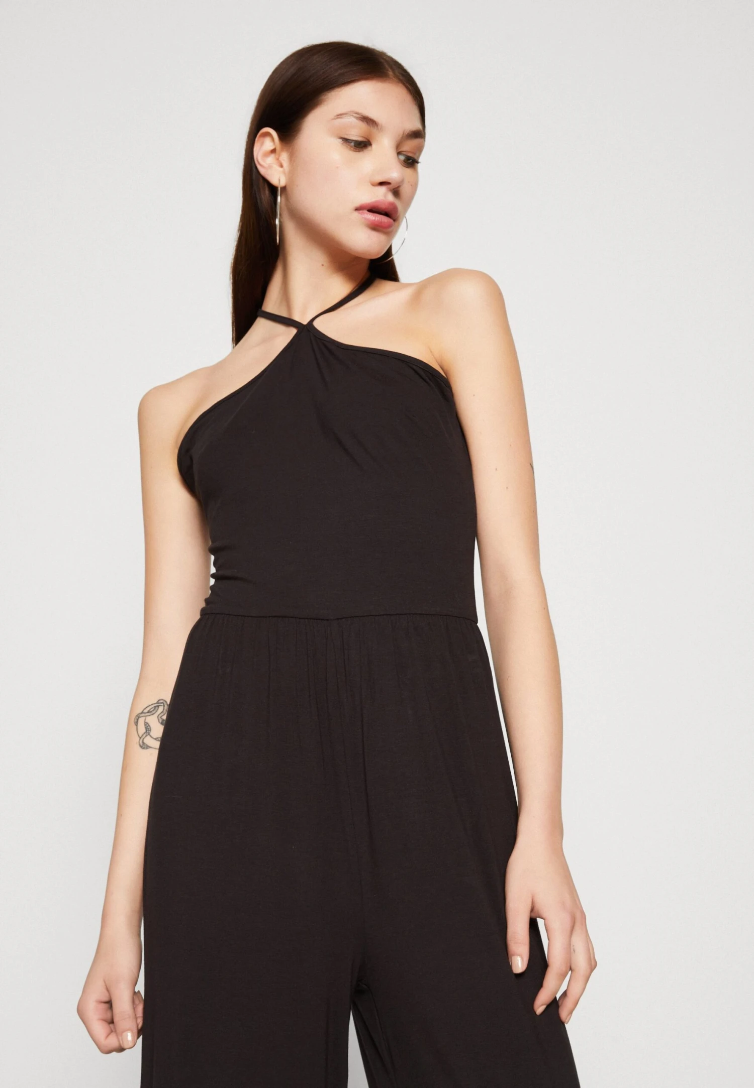 Wal G Summer Essentials Henny Cut Out - Jumpsuit - Black 4 Wal G Summer Essentials Henny Cut Out - Jumpsuit - Black - Afbeelding 4