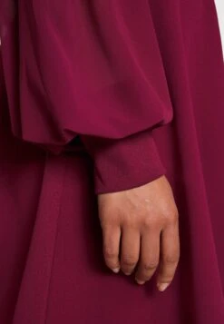 Kat Sleeve Dress - Cocktailjurk - Berry Wine 13 Kat Sleeve Dress - Cocktailjurk - Berry Wine -Wal G df0b699a23c74427a67a59191a8dc4ca scaled