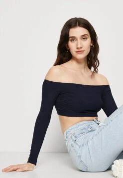 Wal G Hollie Off Shoulder Crop - Longsleeve - Navy 9 Wal G Hollie Off Shoulder Crop - Longsleeve - Navy -Wal G e04edce4b37e427192da6a2b0589f6d6 scaled