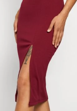 Wal G Strappy Square Neck Midi Dress - Etui-Jurk - Berry Wine -Wal G e1cdf4267ef54ef2aca96908337e6011 scaled