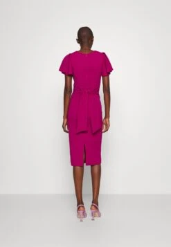 Tatiana Ruffle Sleeve Midi - Cocktailjurk - Raspberry -Wal G e5d8071066994b52a011671f8e692a56 scaled