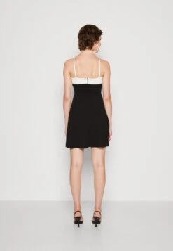 Wal G Janya Contrast Skater - Jerseyjurk - Black/White 8 Wal G Janya Contrast Skater - Jerseyjurk - Black/White -Wal G f4a571b5540744f09c7ddc9687972f61 scaled