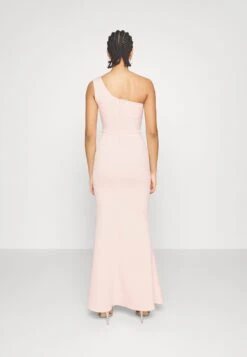 Wal G Wedding Gina Shoulder Maxi - Galajurk - Peach -Wal G f556e25b87a94dfbbc12b3786618c55d scaled