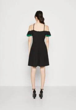 Wal G Lassy Ruffle Mini - Cocktailjurk - Black/Leaf Green -Wal G fb544cdd65ab4de6aa0e1466cf8e76b6 scaled